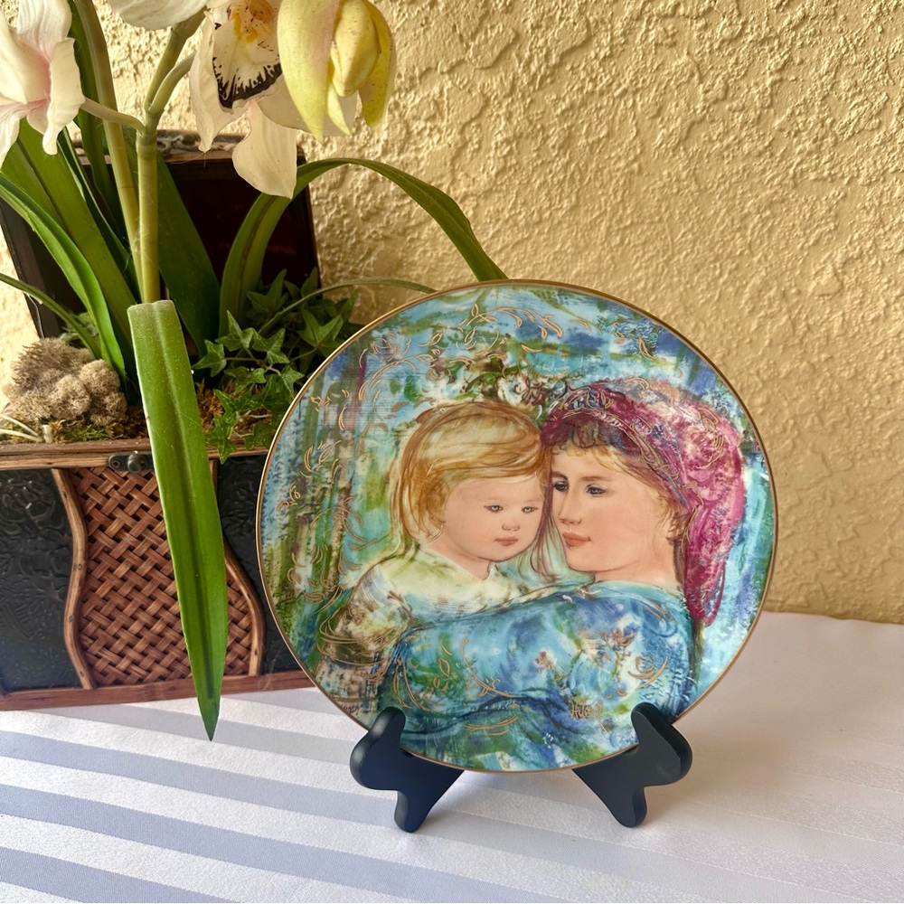 HIBEL designs Mothers Day plate 1991